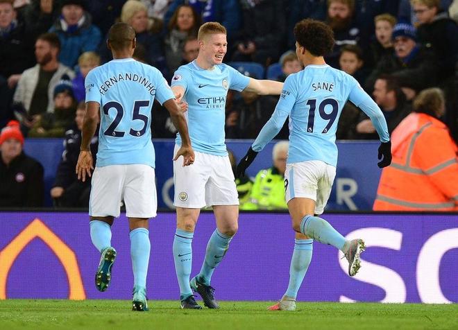 中后卫极限拦截救球队一命（中后卫神勇封堵力挽狂澜）