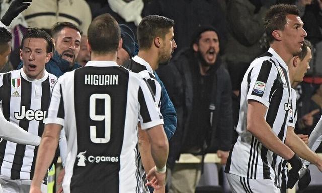 日本队官宣与英格兰友谊赛并晒出森保一与图赫尔合影：伦敦见（日本队宣布将赴伦敦与英格兰进行友谊赛，森保一与图赫尔合影曝光：伦敦见）