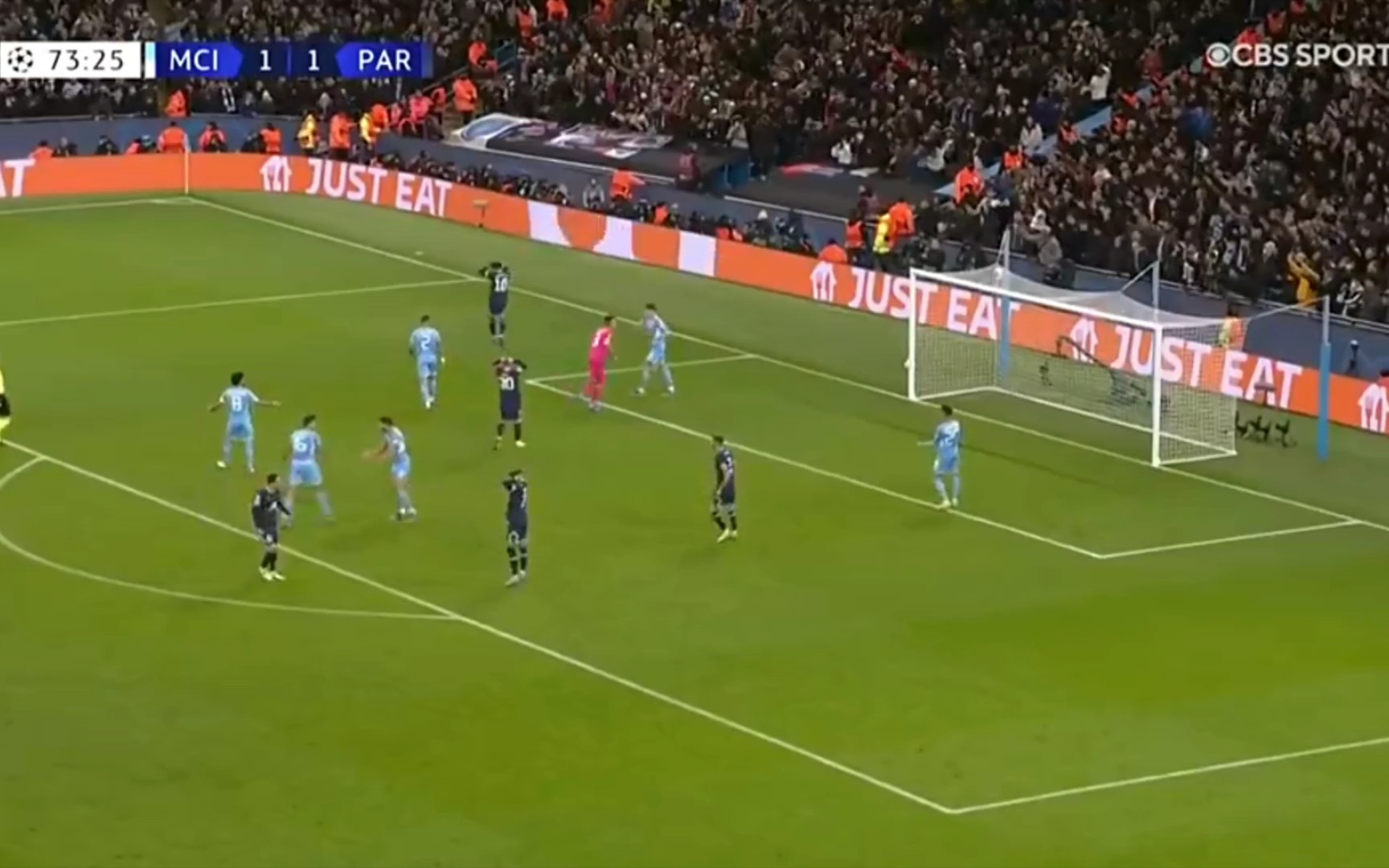 里夫斯成湖人队史第七位单场至少40+10助的球员（里夫斯成为湖人史上第七位单场砍下40分并送出10次助攻的球员）