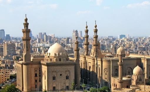 目前半场结束，马刺与鹈鹕双方合砍134分。（半场战罢，马刺与鹈鹕共轰下134分）