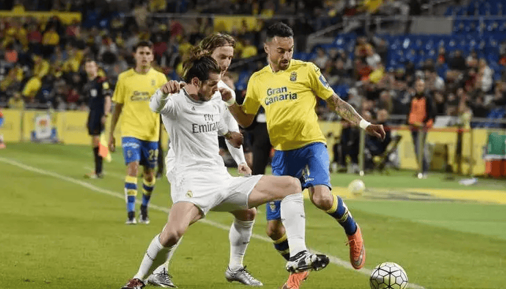 佩佩的成人女星女友：没花过他钱；他30岁生日我给他花了3万（佩佩成人影星女友：从没花过他的钱，他30岁生日反倒是我出了3万）